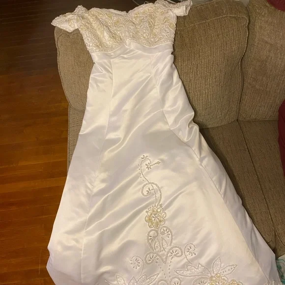 Size 2-4 vintage wedding dress